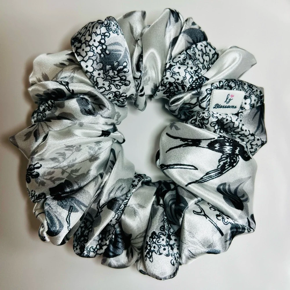 Handmade scrunchie - Picture 1 of 3